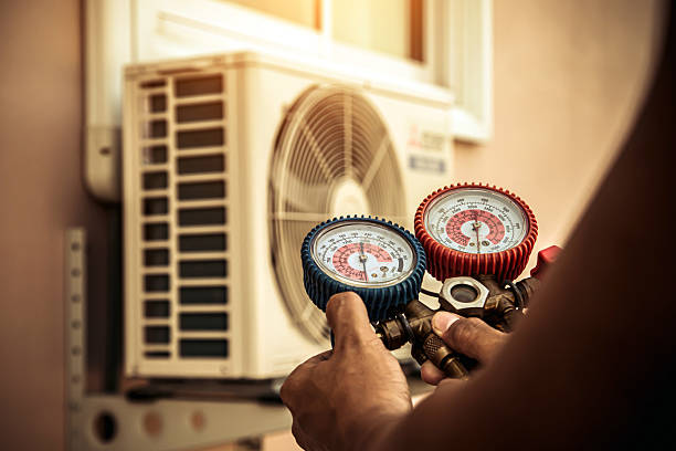 Professional Ac Installation technician working in Longbranch, WA